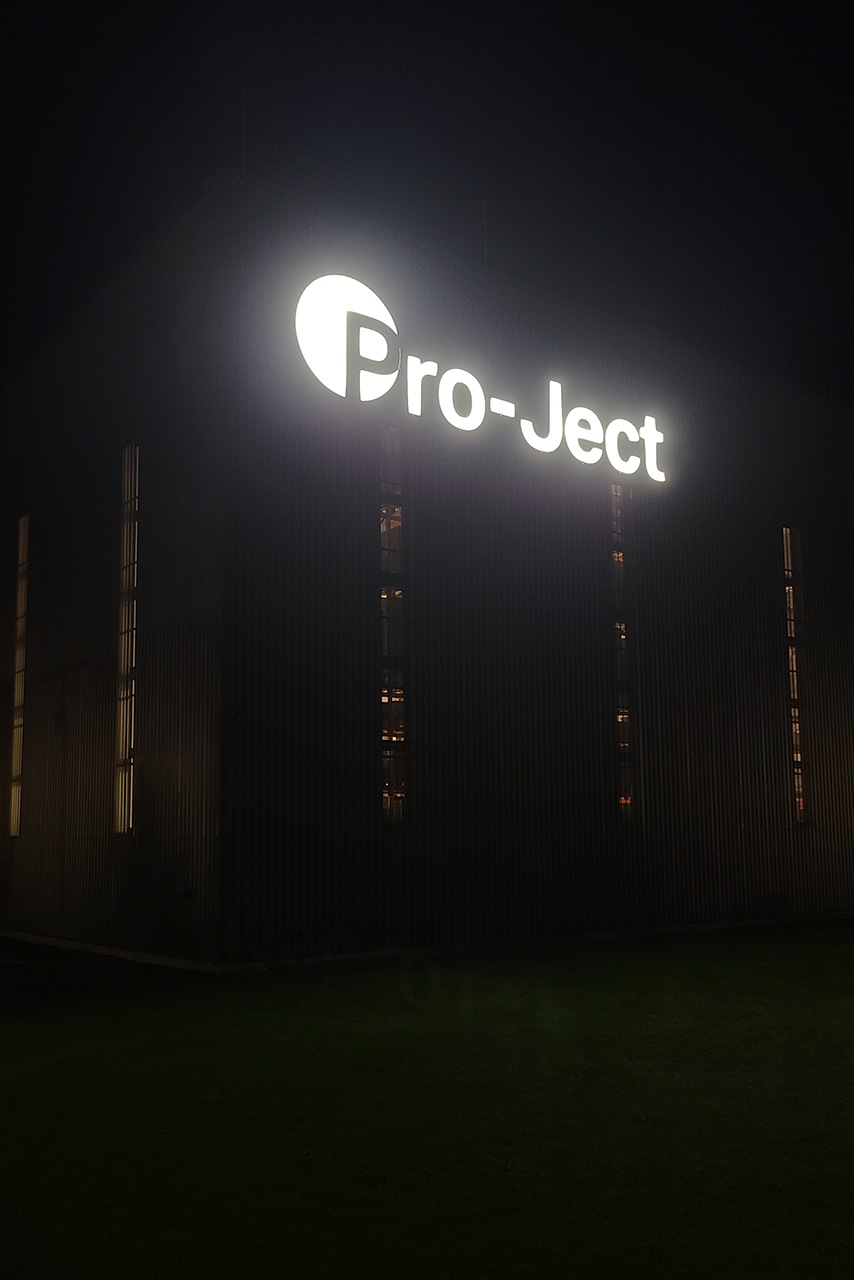 Pro-Ject Headquater in Wilfersdorf bei Nacht